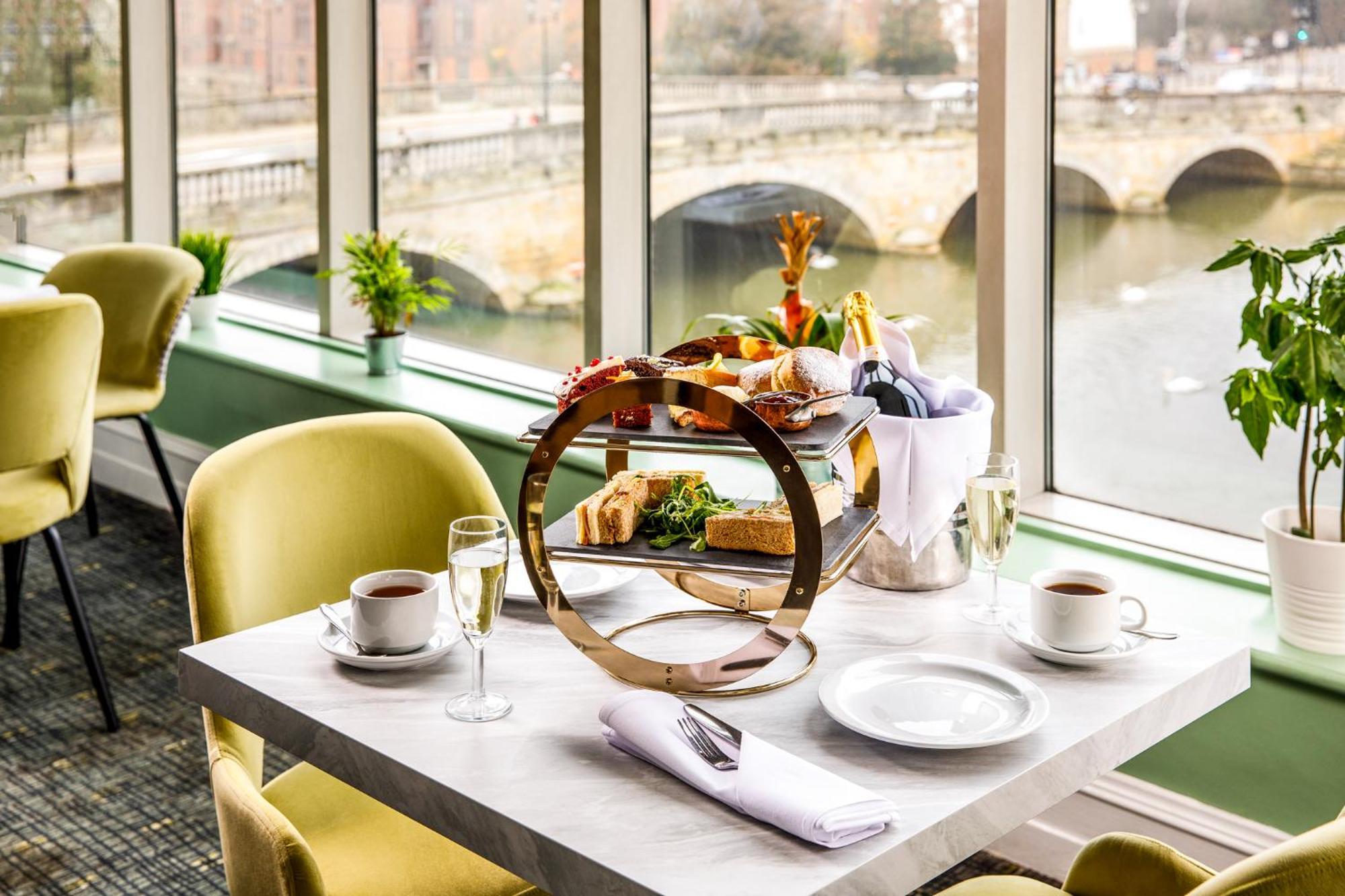 Mercure Bedford Centre Hotel Bagian luar foto