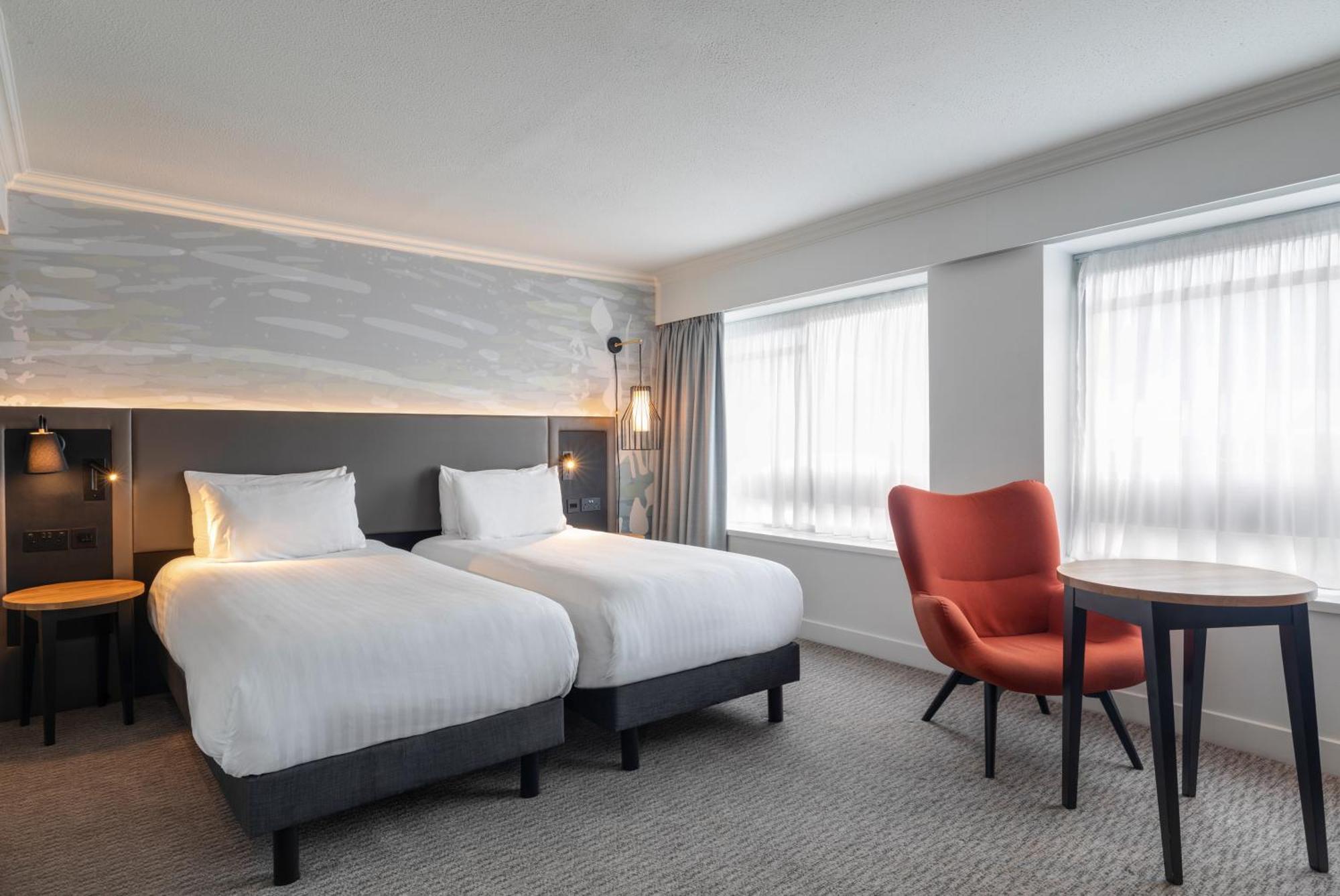 Mercure Bedford Centre Hotel Bagian luar foto