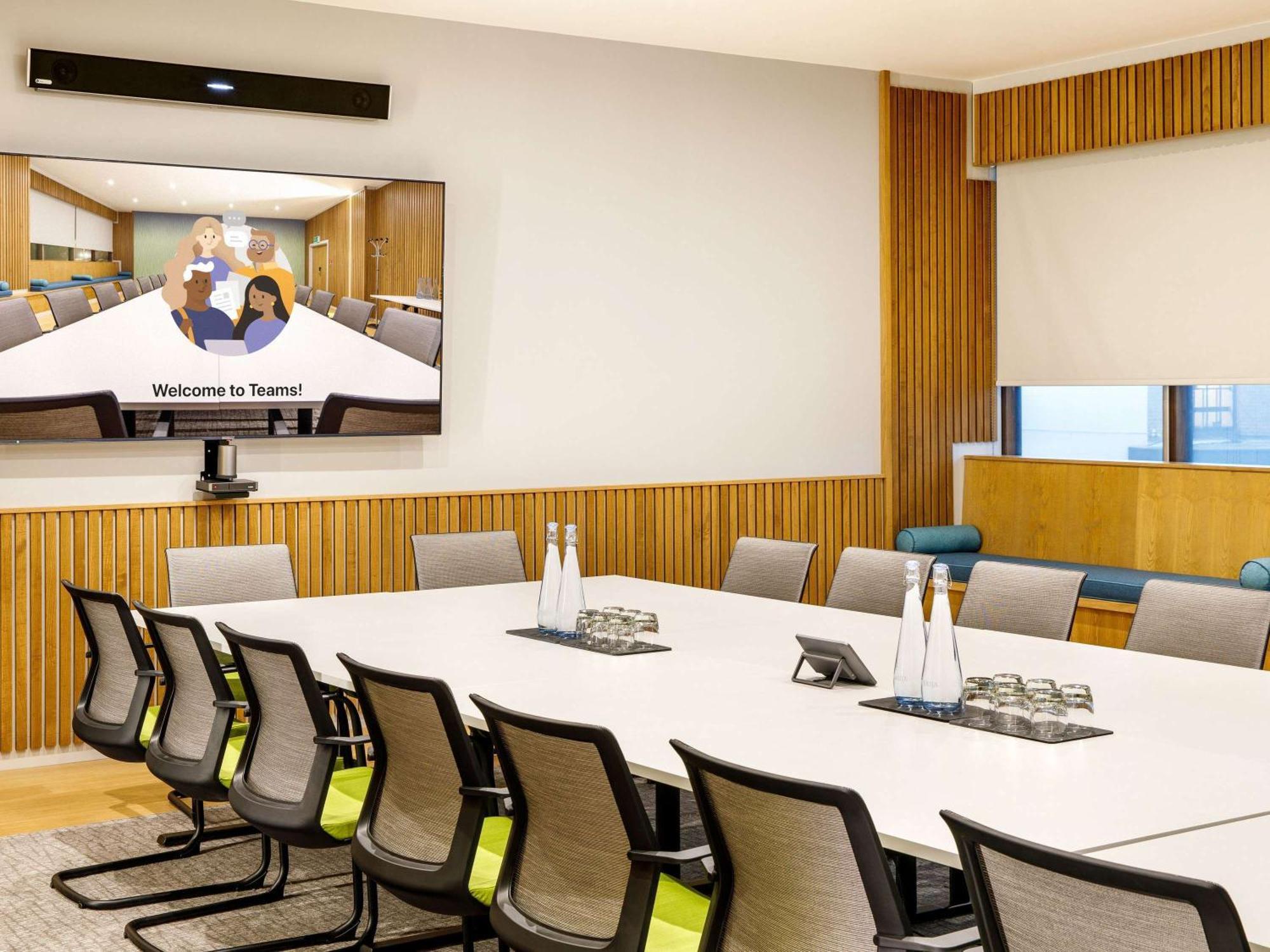 Mercure Bedford Centre Hotel Bagian luar foto