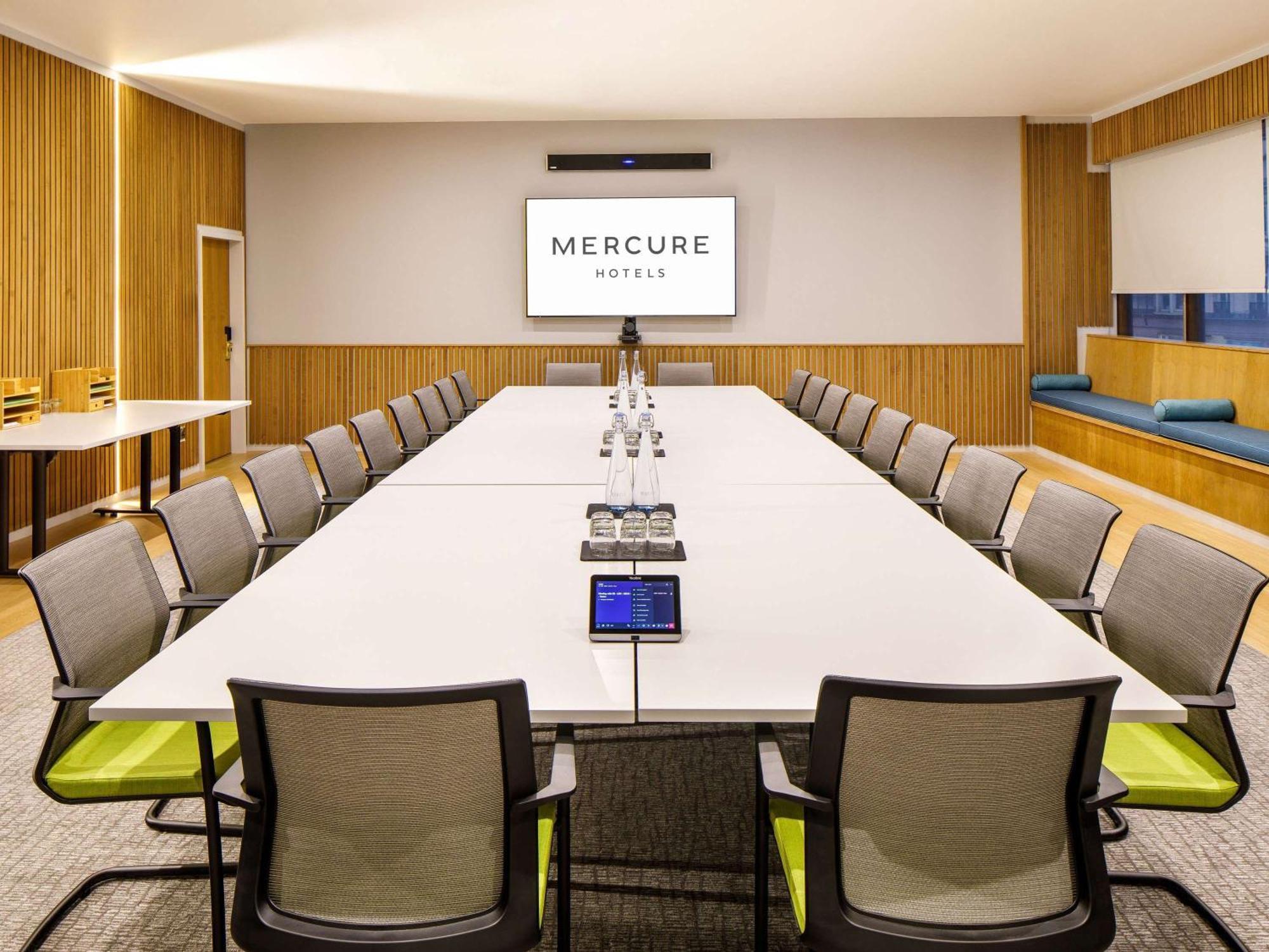 Mercure Bedford Centre Hotel Bagian luar foto