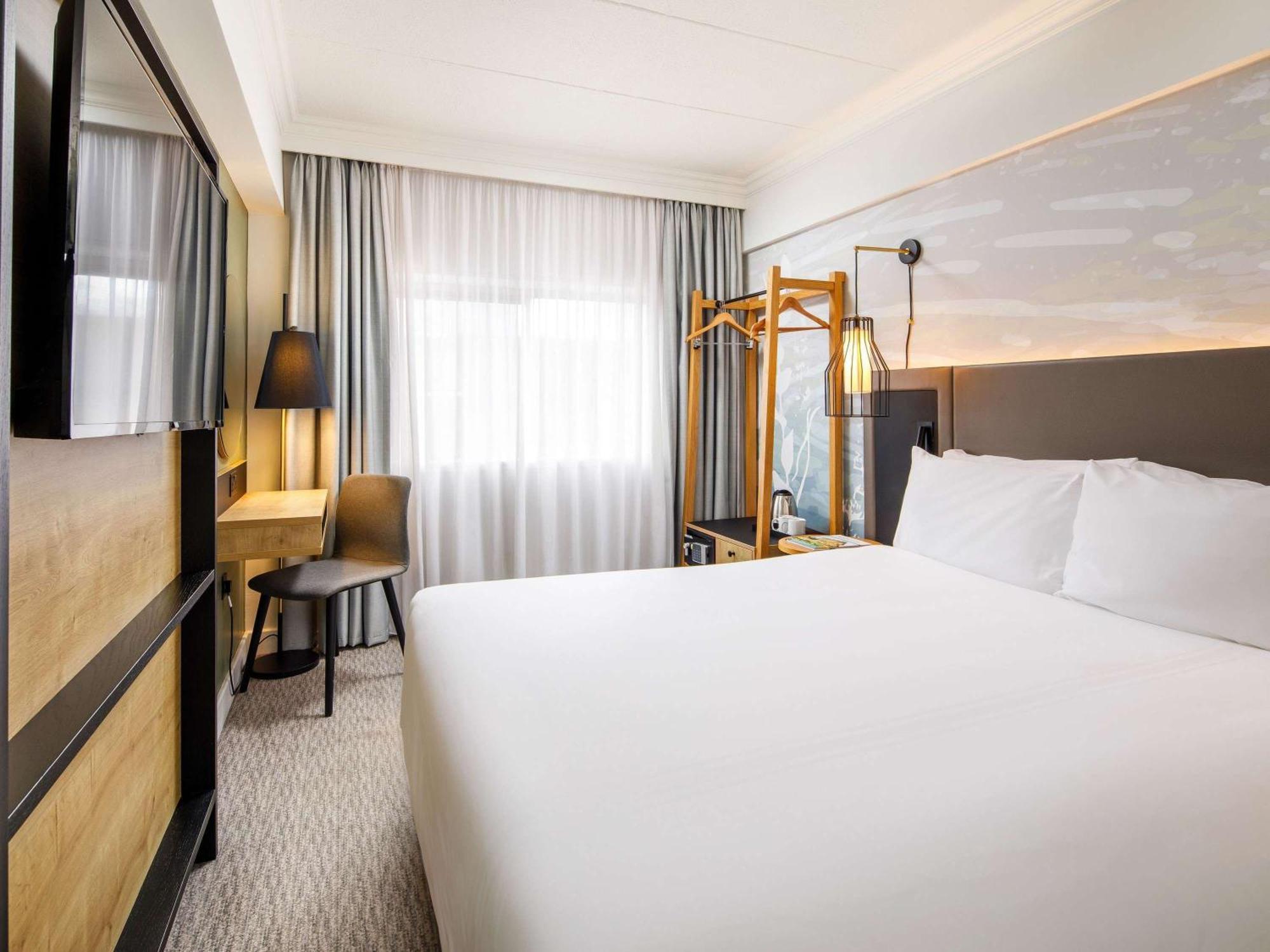 Mercure Bedford Centre Hotel Bagian luar foto