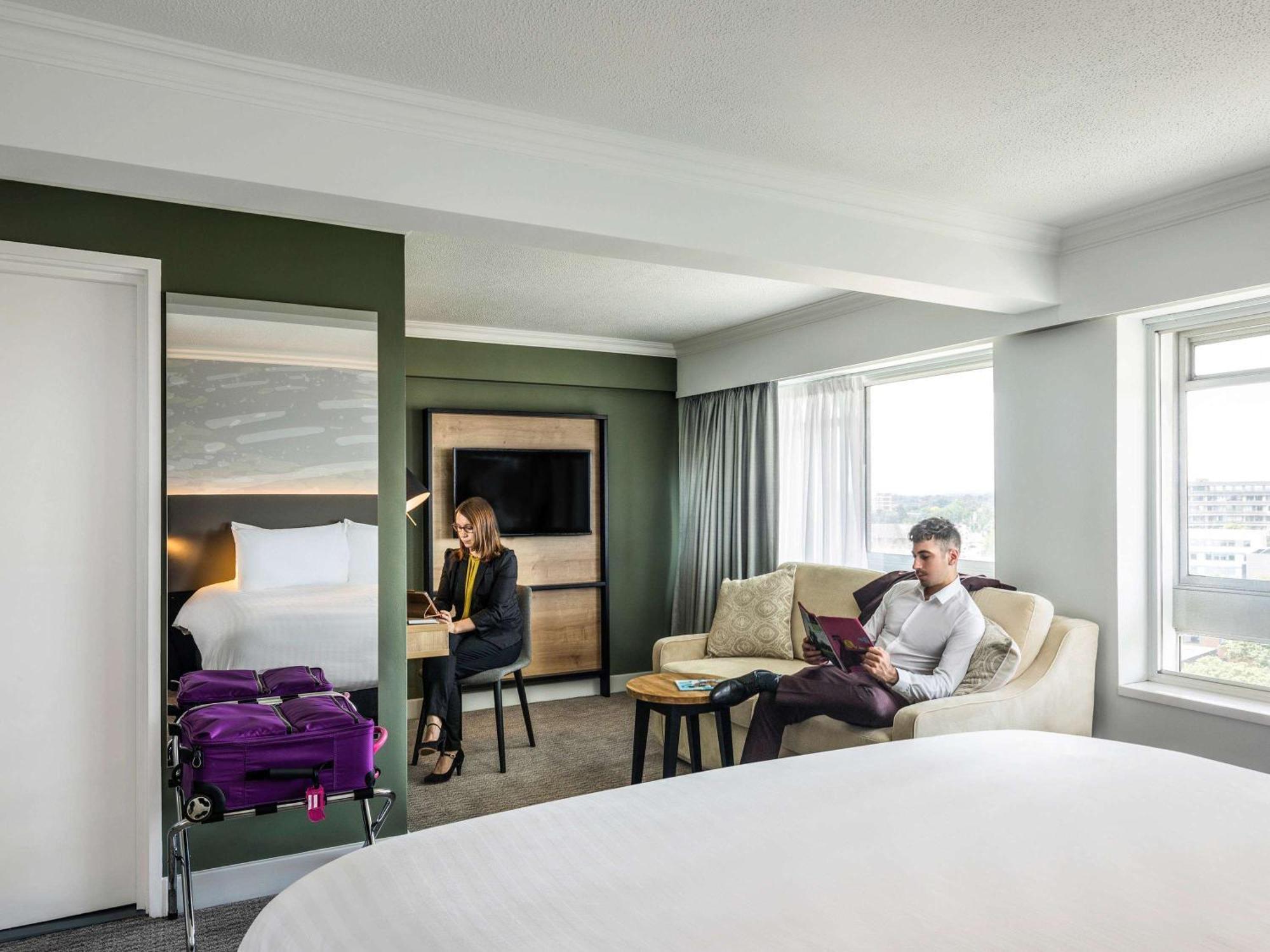Mercure Bedford Centre Hotel Bagian luar foto
