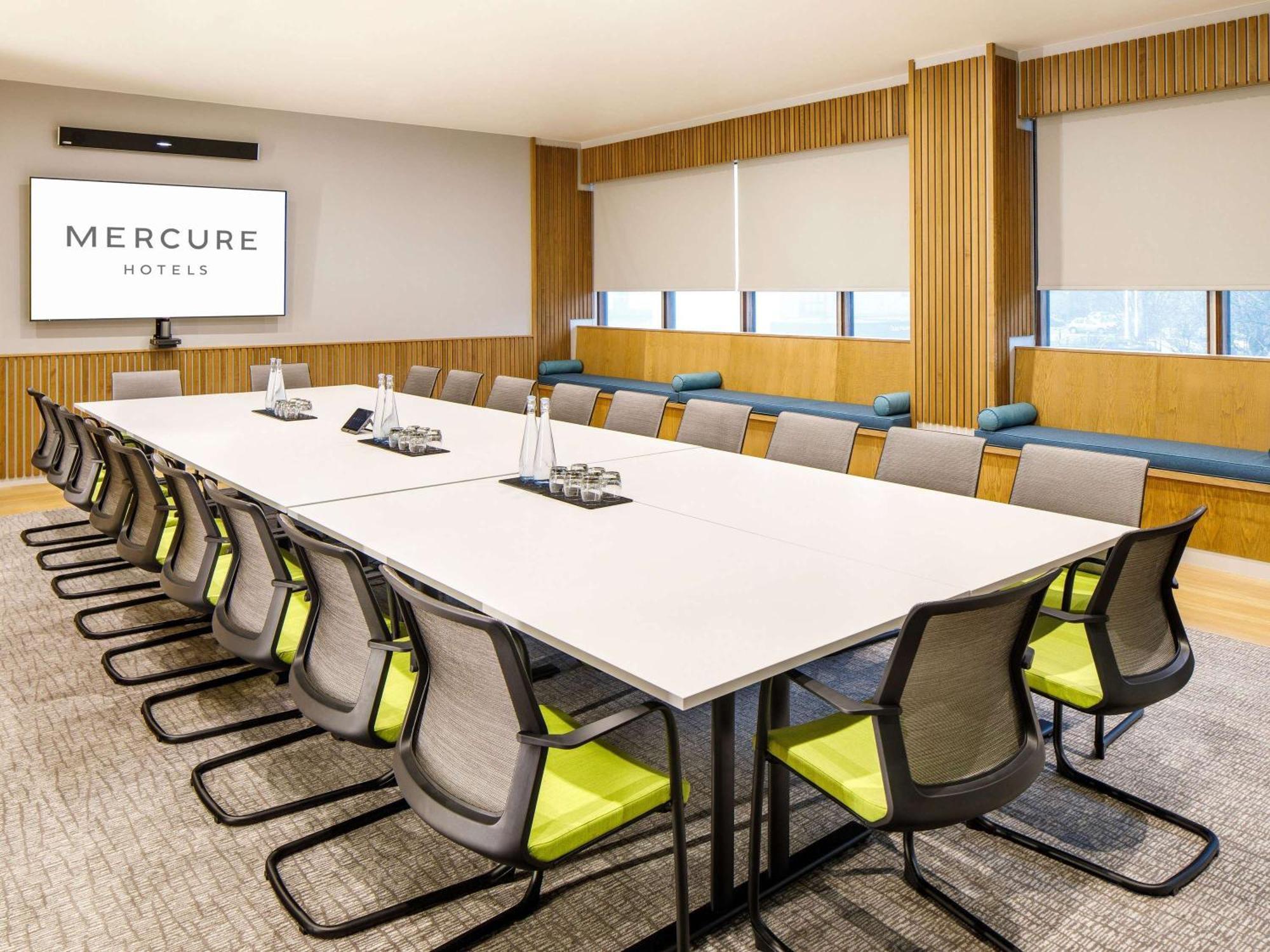 Mercure Bedford Centre Hotel Bagian luar foto
