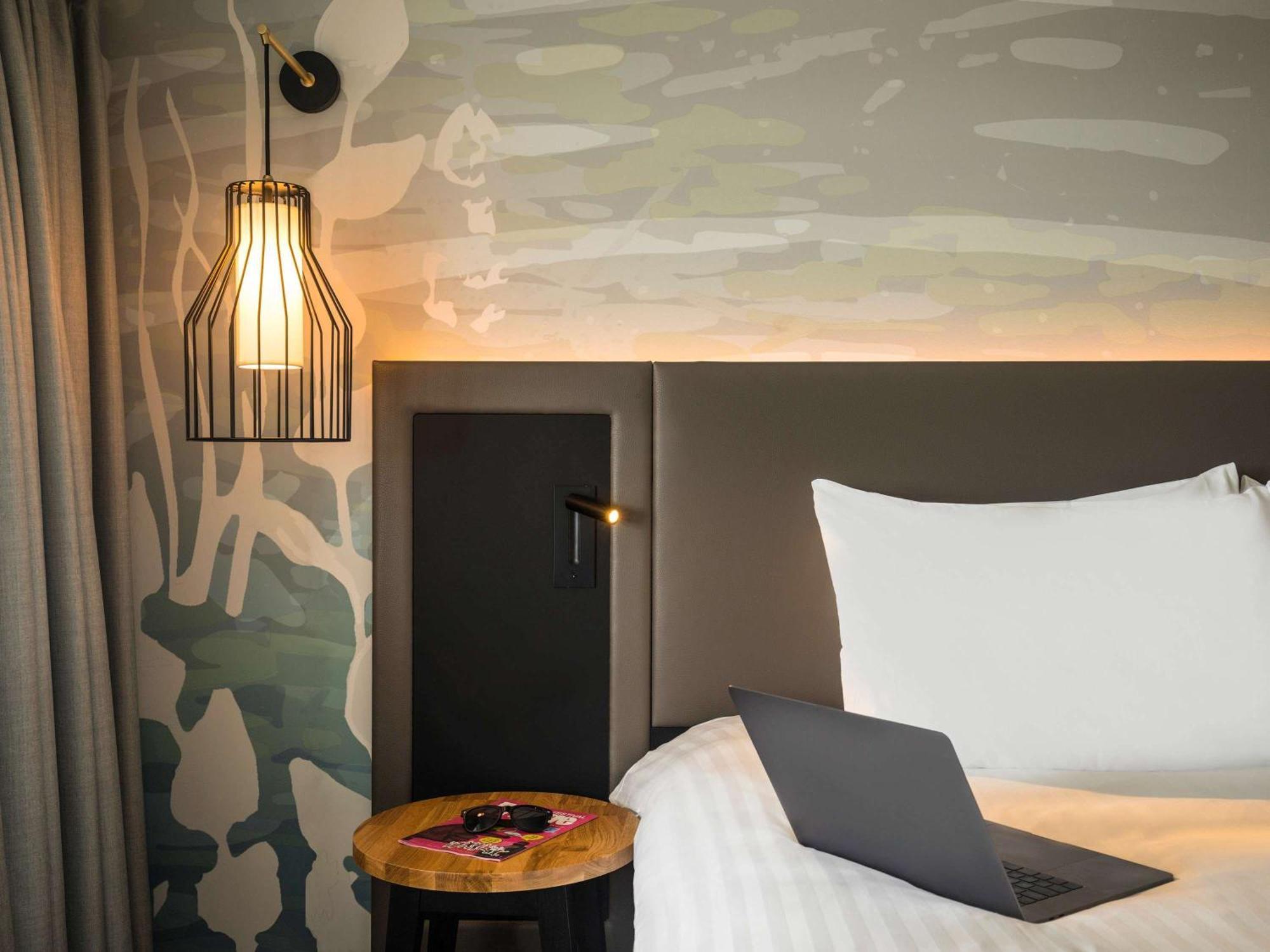 Mercure Bedford Centre Hotel Bagian luar foto