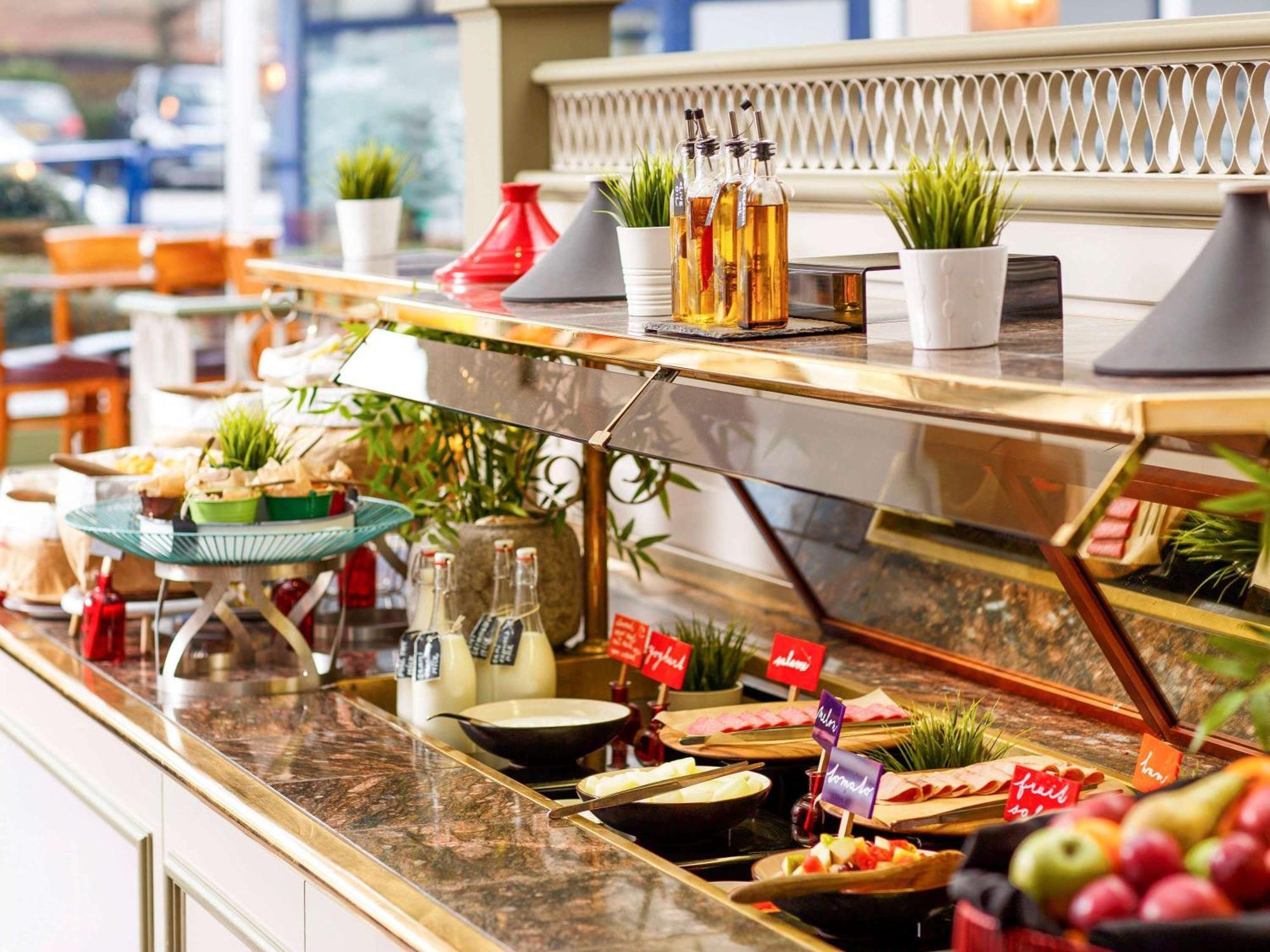Mercure Bedford Centre Hotel Bagian luar foto