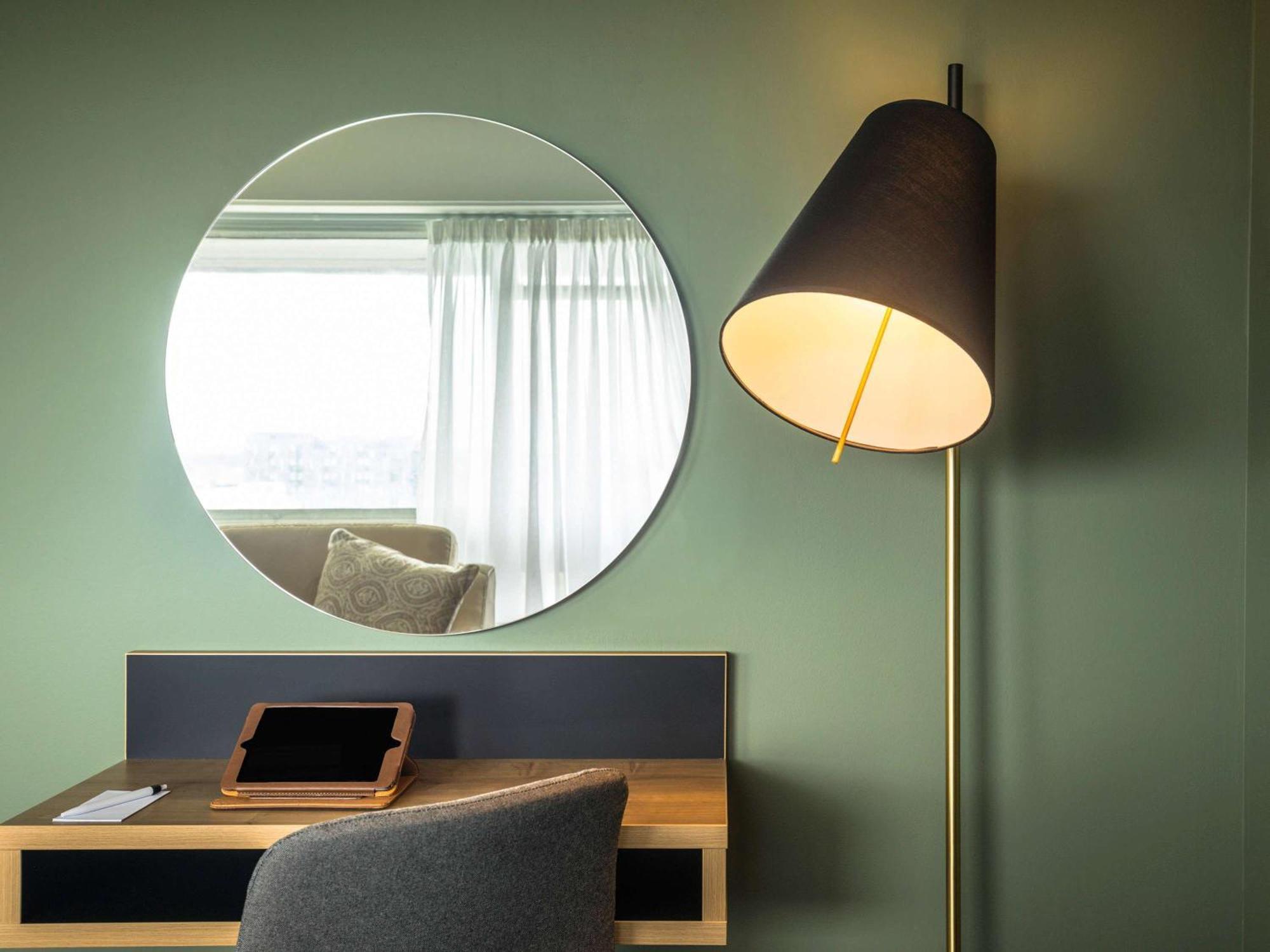 Mercure Bedford Centre Hotel Bagian luar foto