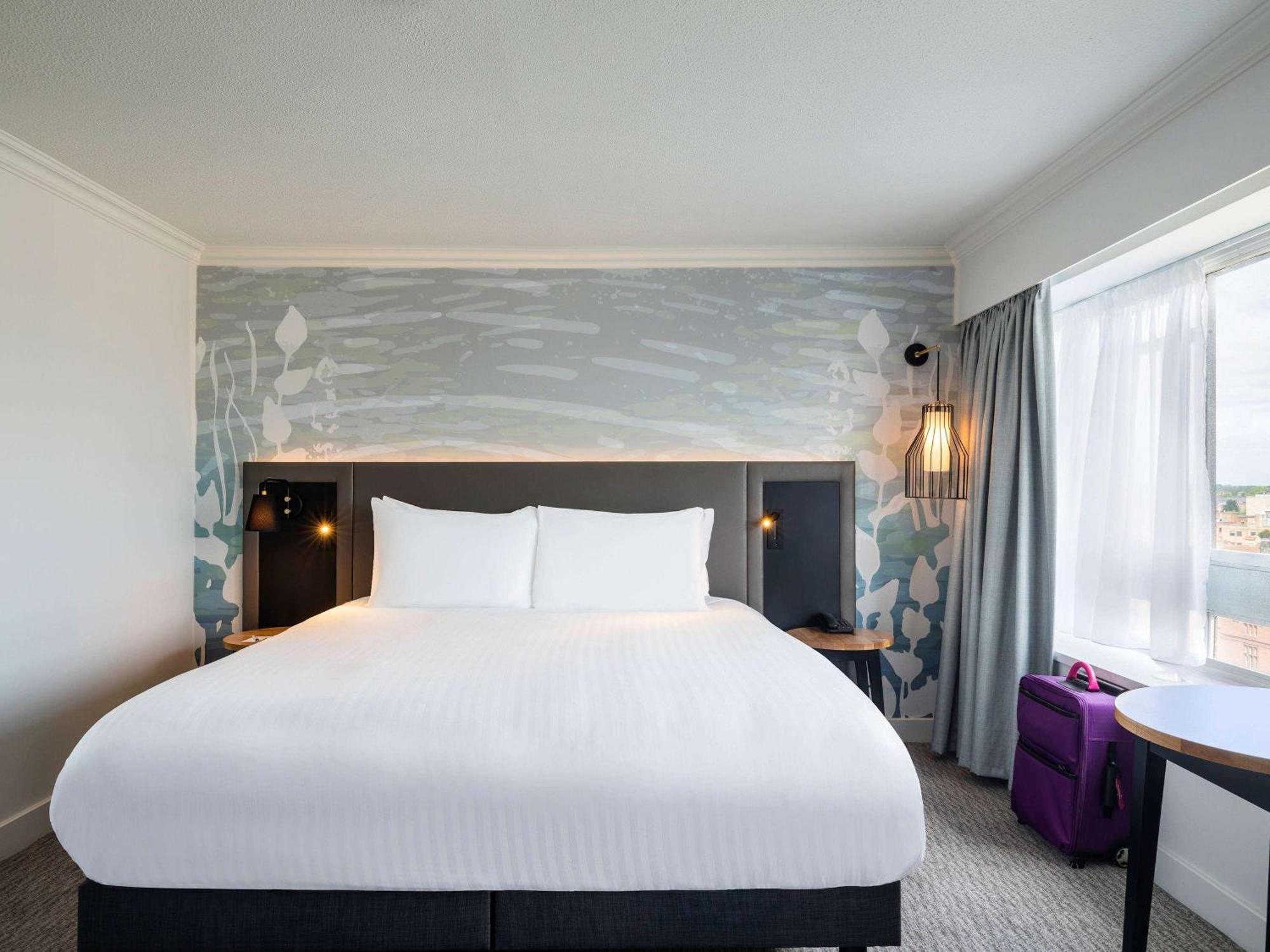 Mercure Bedford Centre Hotel Bagian luar foto