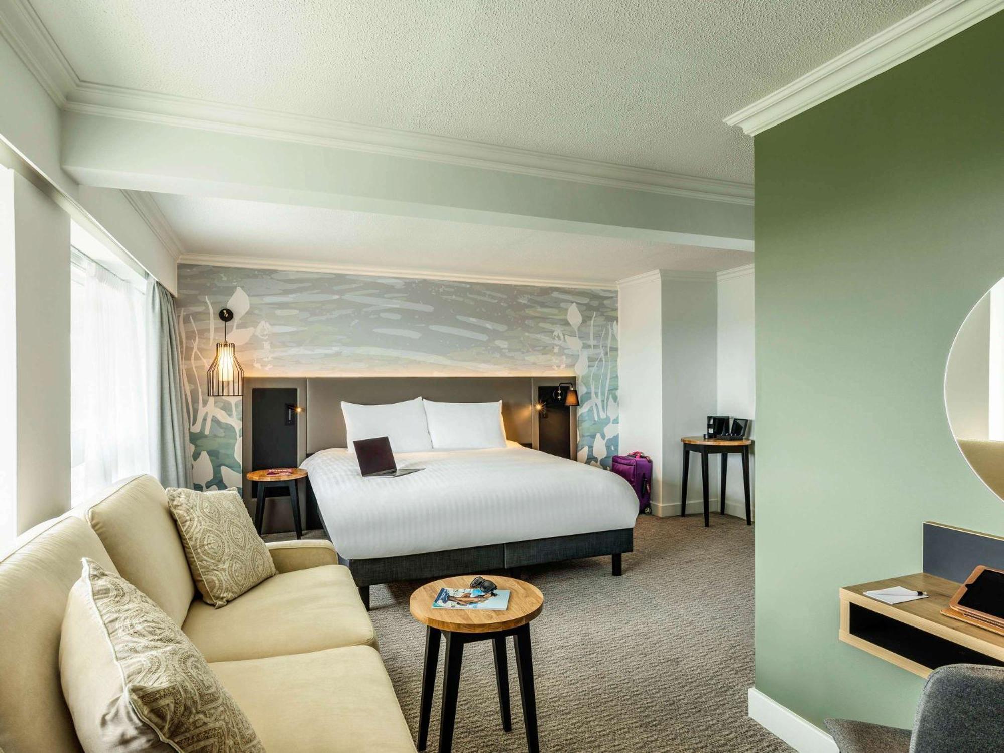Mercure Bedford Centre Hotel Bagian luar foto