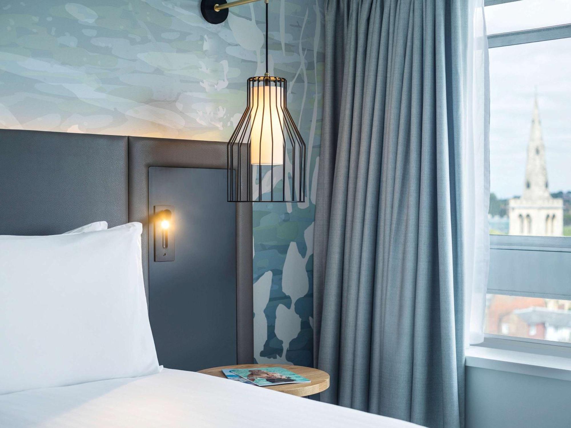 Mercure Bedford Centre Hotel Bagian luar foto