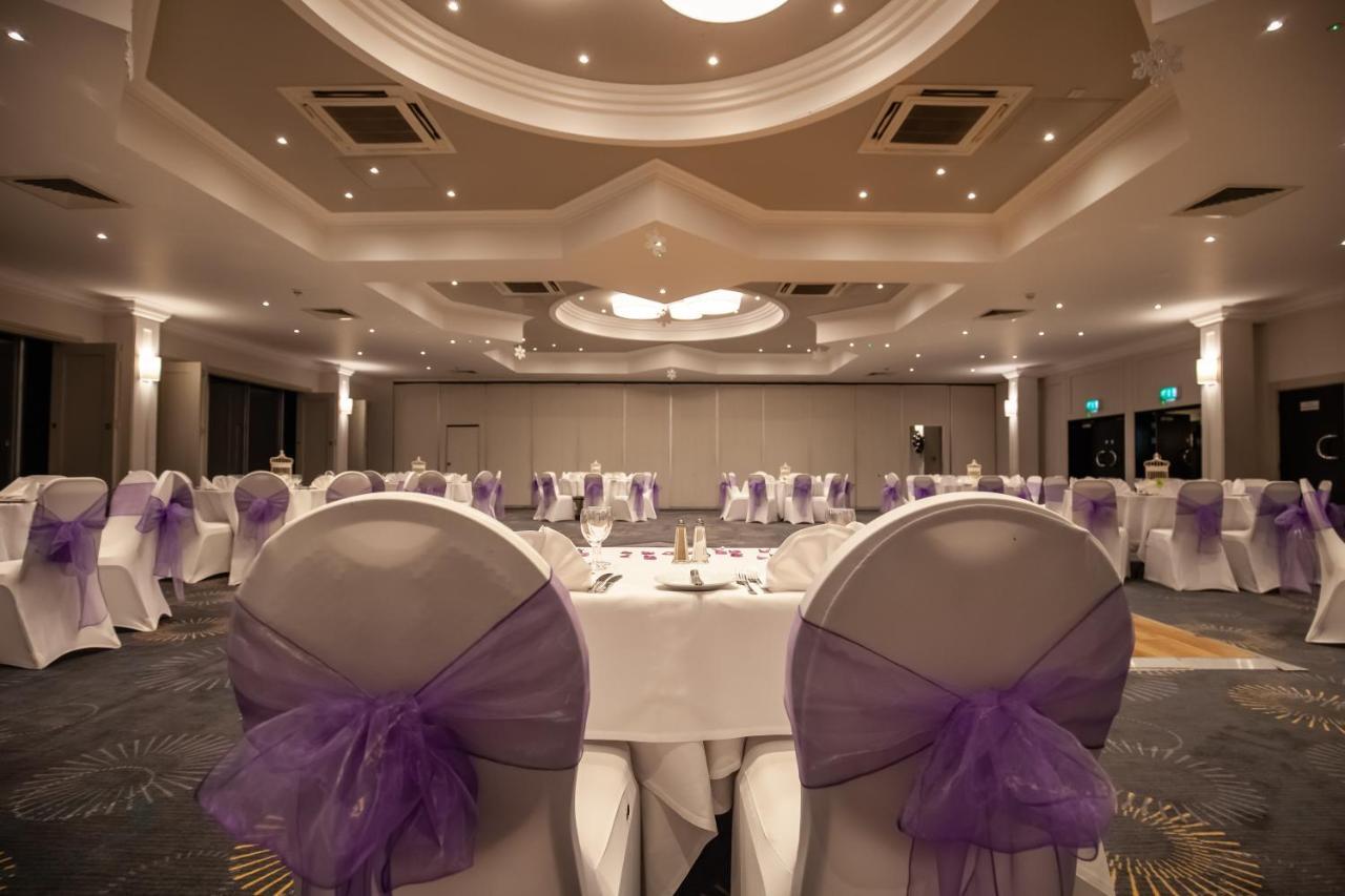 Mercure Bedford Centre Hotel Bagian luar foto