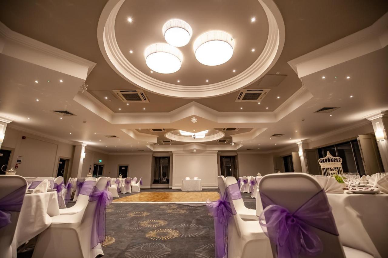Mercure Bedford Centre Hotel Bagian luar foto